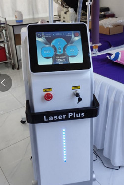 Schalter-Laser-Maschinen-Tätowierungs-Abbau-Kohlenstoff Picosure Nd Yag Q, welche der Haut weiß wird mit 5 PC-Behandlungs-Sonden abzieht