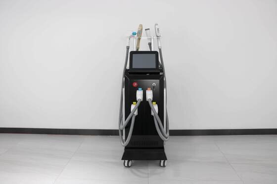Vertikale Schönheitsmaschine 4 in 1 Multifunktionales Schönheitsgerät und Laser-Haarentfernungssystem